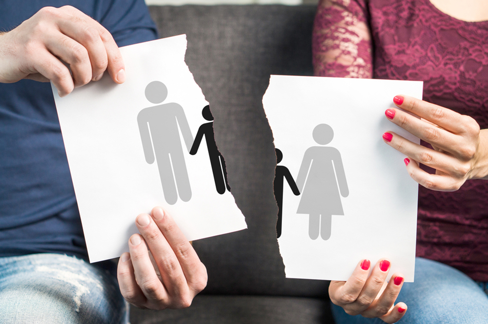 Who Gets the House in Divorce? Buyouts, Sales, and Legal Options